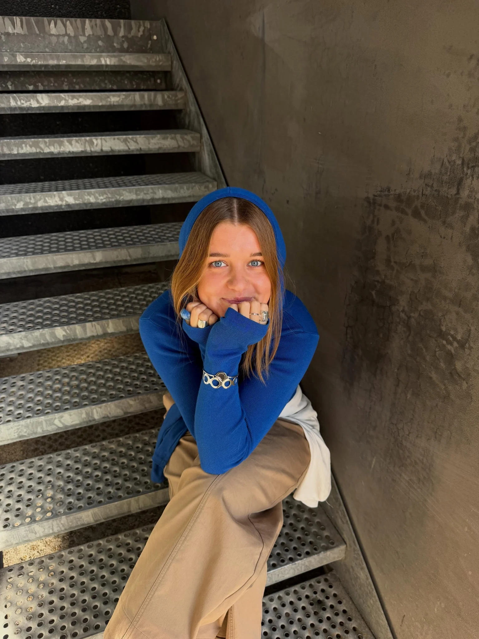 Dameoutfit fotograferet ved HUSET